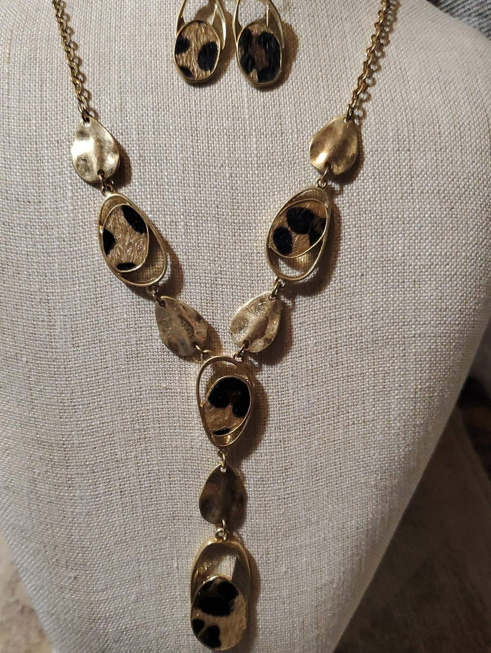 Gold and Black Leopard Accent Y-Style Necklace and Earring Set